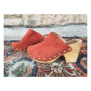 Free People Ring Leader rust suede boho wood clogs